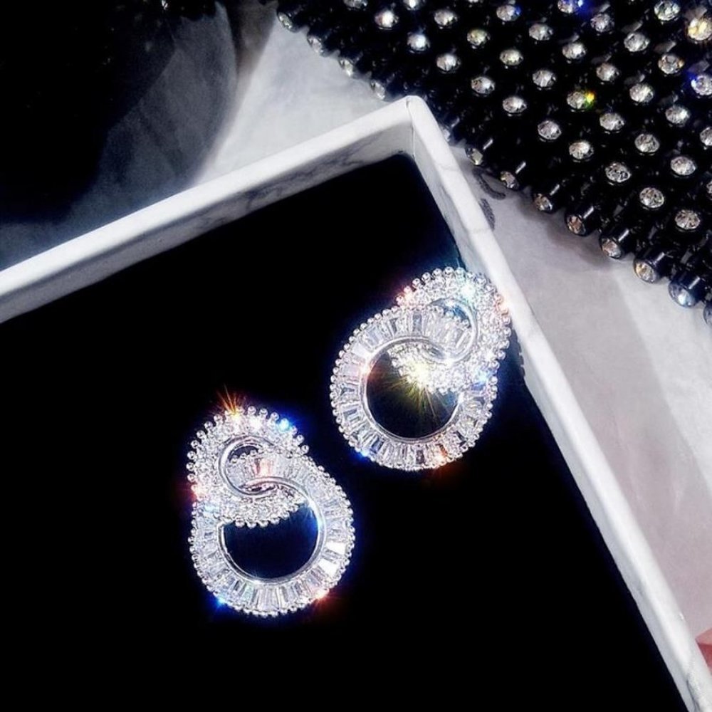 NEW 18K White Gold Diamond Double Circle Earrings - Picture 2 of 3